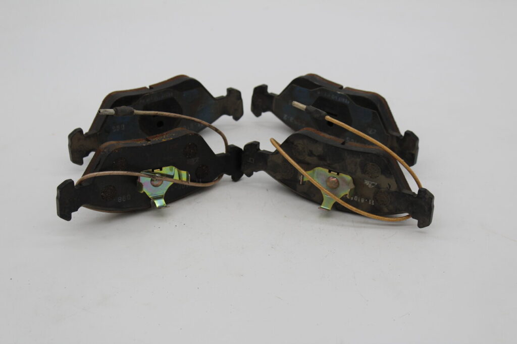 Set Front Brake Pads Mintex w/Sensors