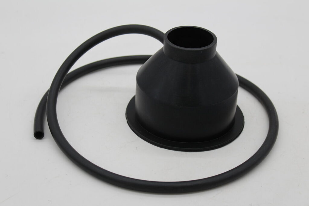 TANK FILLER COWLING WITH DRAINAGE