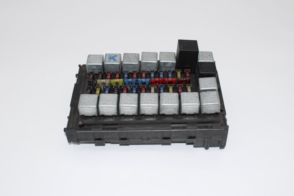 Board Fuse / Relay Front 348