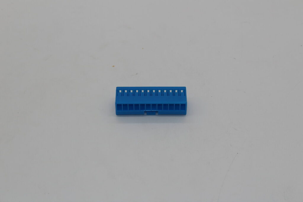 Connector Amp Blue 12 Way Male