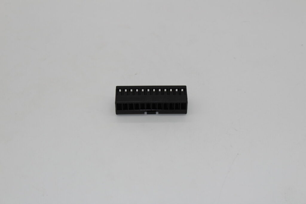 Connector Amp Black 12 Way Male