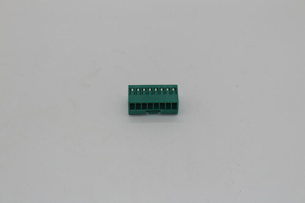 Connector Amp Green 8 Way Male