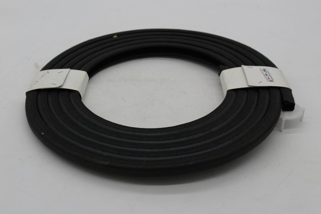 WINDOW GUIDE CHANNEL MASERATI 3500