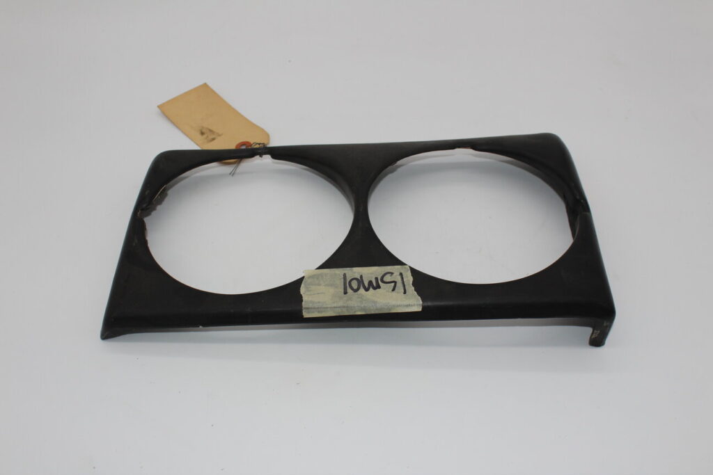 RH Head Lamp Surround