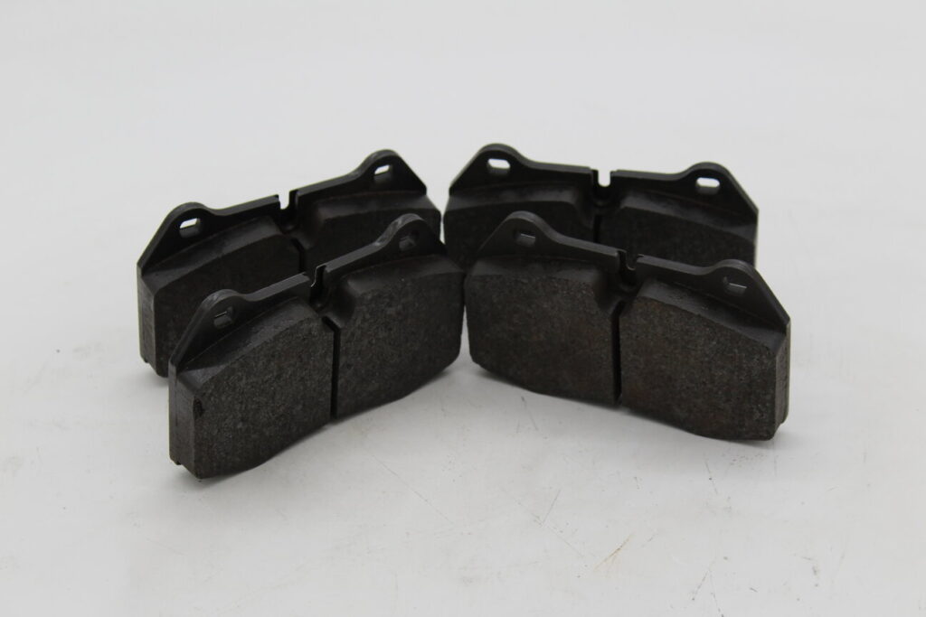 Set Front Brake Pads 550